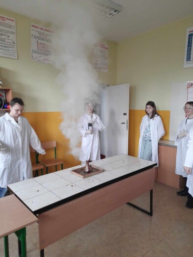 Wybuch - eksperyment chemiczny